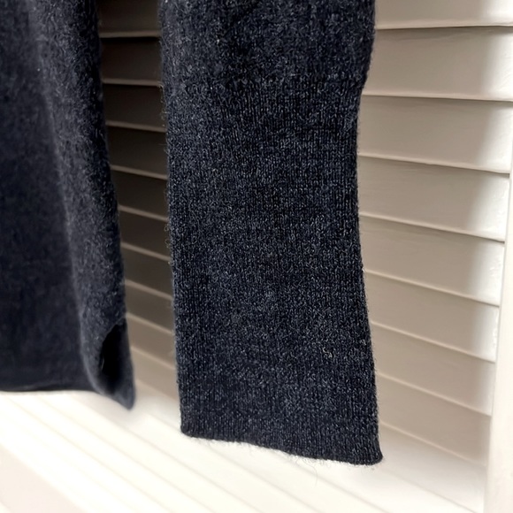 TAHARI Extra Fine Merino Wool Cowl Neck Long Sleeved Sweater GUC Size Small - Picture 11 of 12